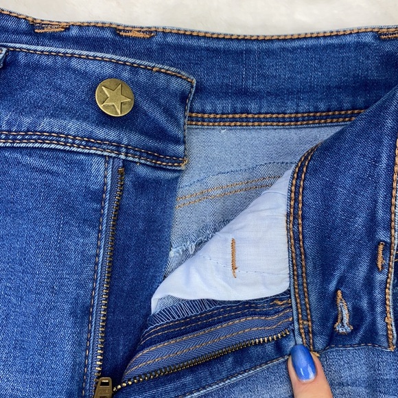 Jean distressed blue stretch shorts - Picture 7 of 14